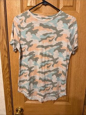 Old Navy Pastel Camo Crewneck Tee in Pink and Mint